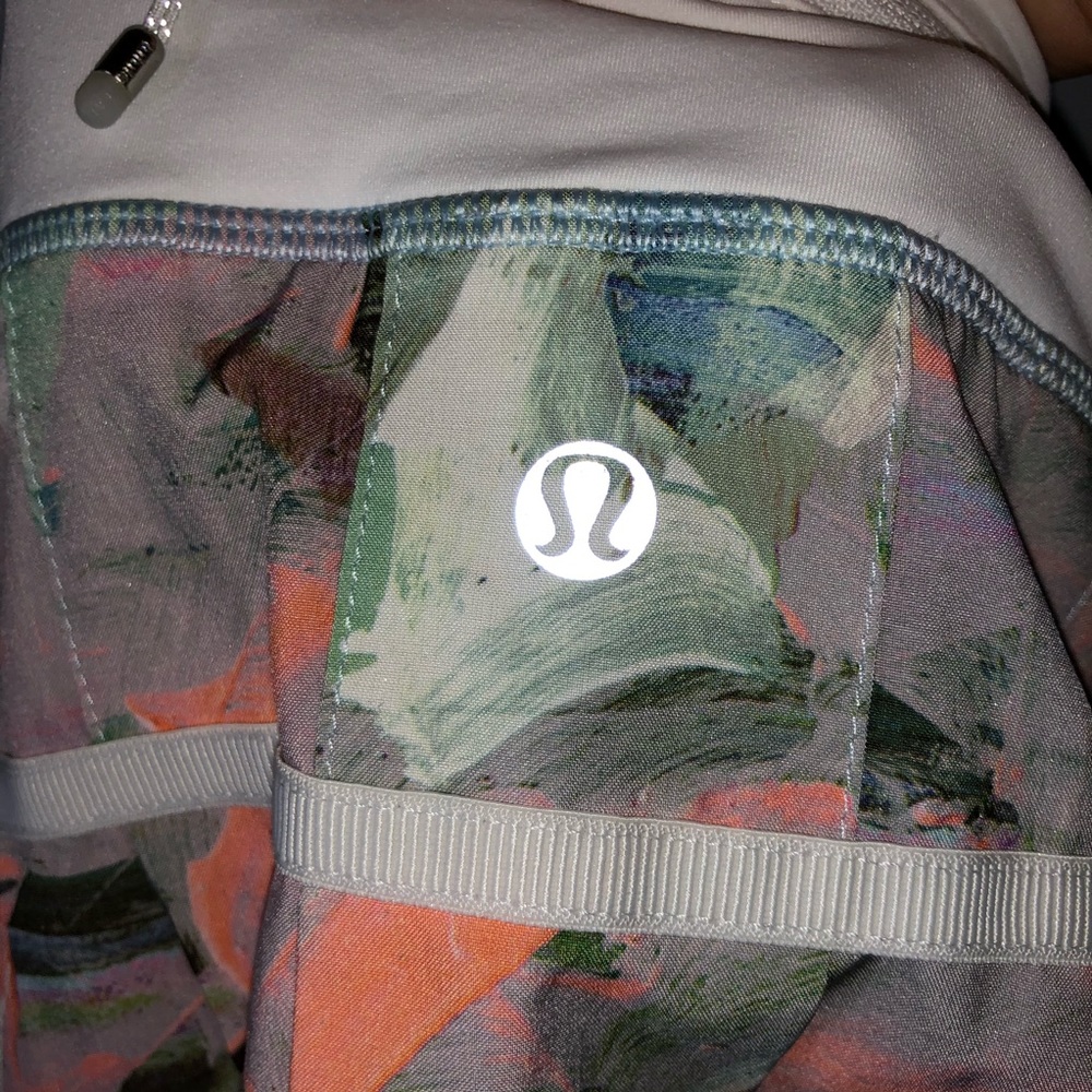 Lululemon: pleated skirt!
